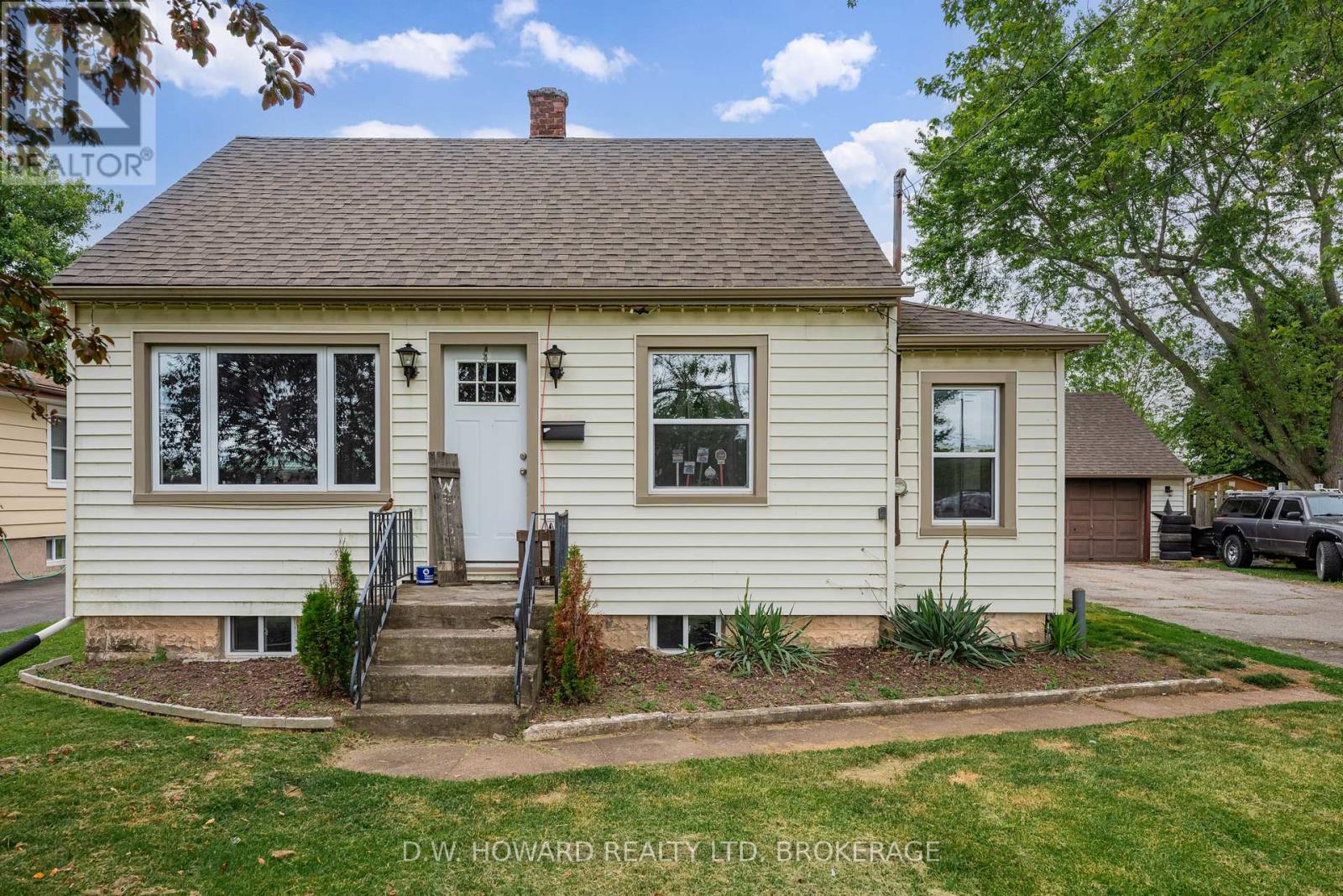 Property at 2533 EAST AVENUE image 5