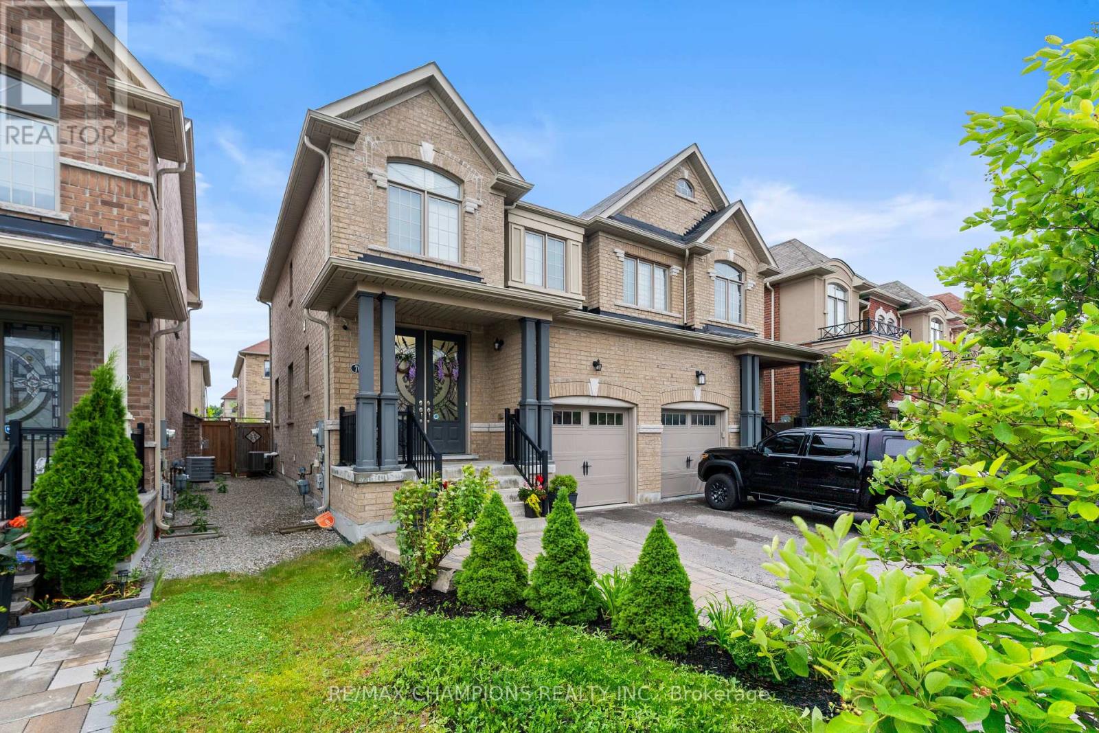 Property at 709 YARFIELD CRESCENT image 4