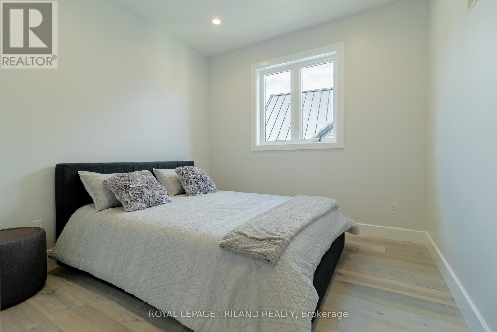 29 Sauble River Road, Lambton Shores, Ontario  N0M 1T0 - Photo 27 - X12238413