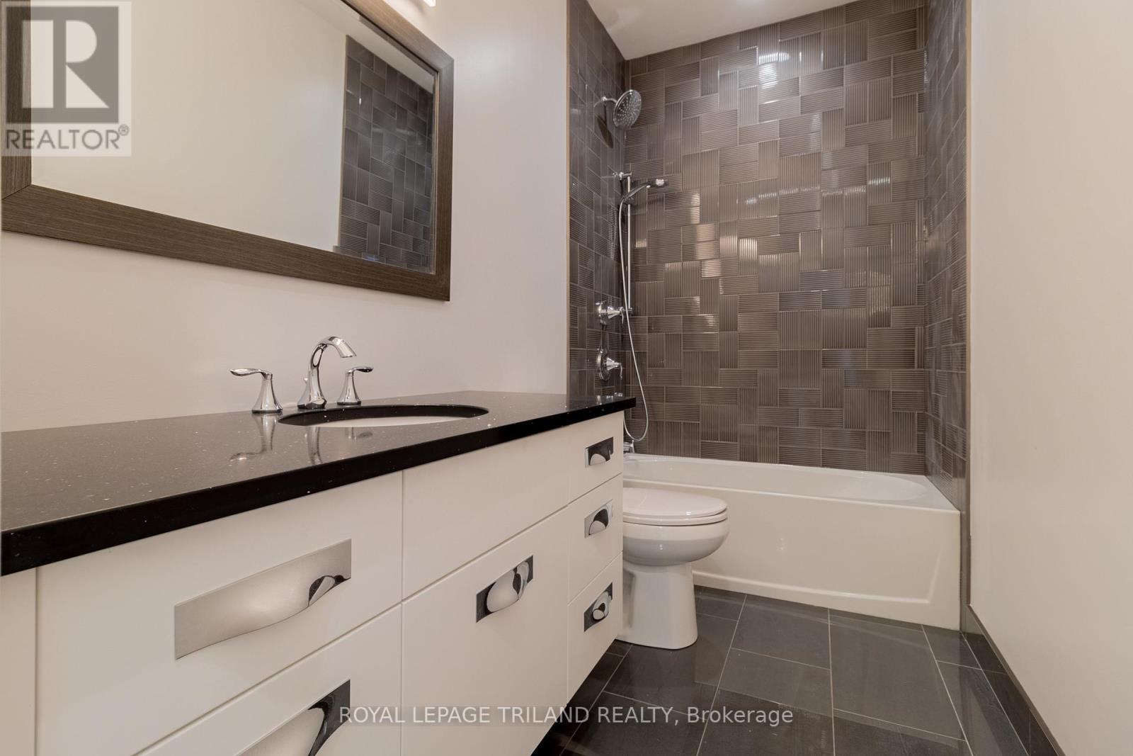 29 Sauble River Road, Lambton Shores, Ontario  N0M 1T0 - Photo 31 - X12238413