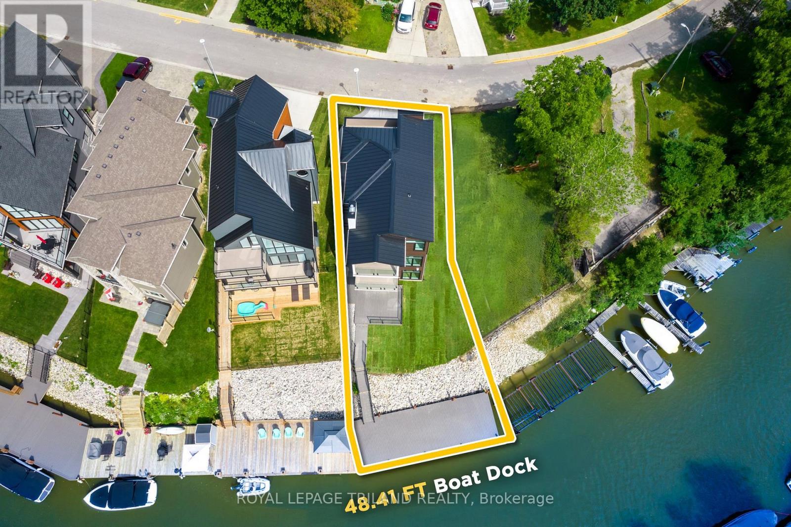 29 Sauble River Road, Lambton Shores, Ontario  N0M 1T0 - Photo 4 - X12238413