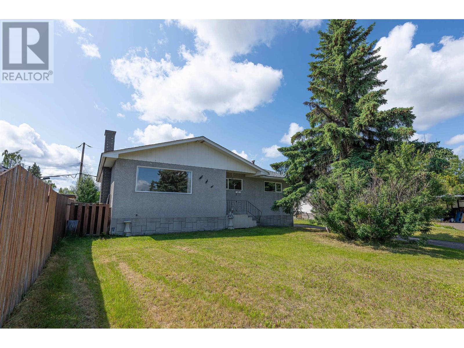 Property at 2795 FAIRVIEW CRESCENT image 1