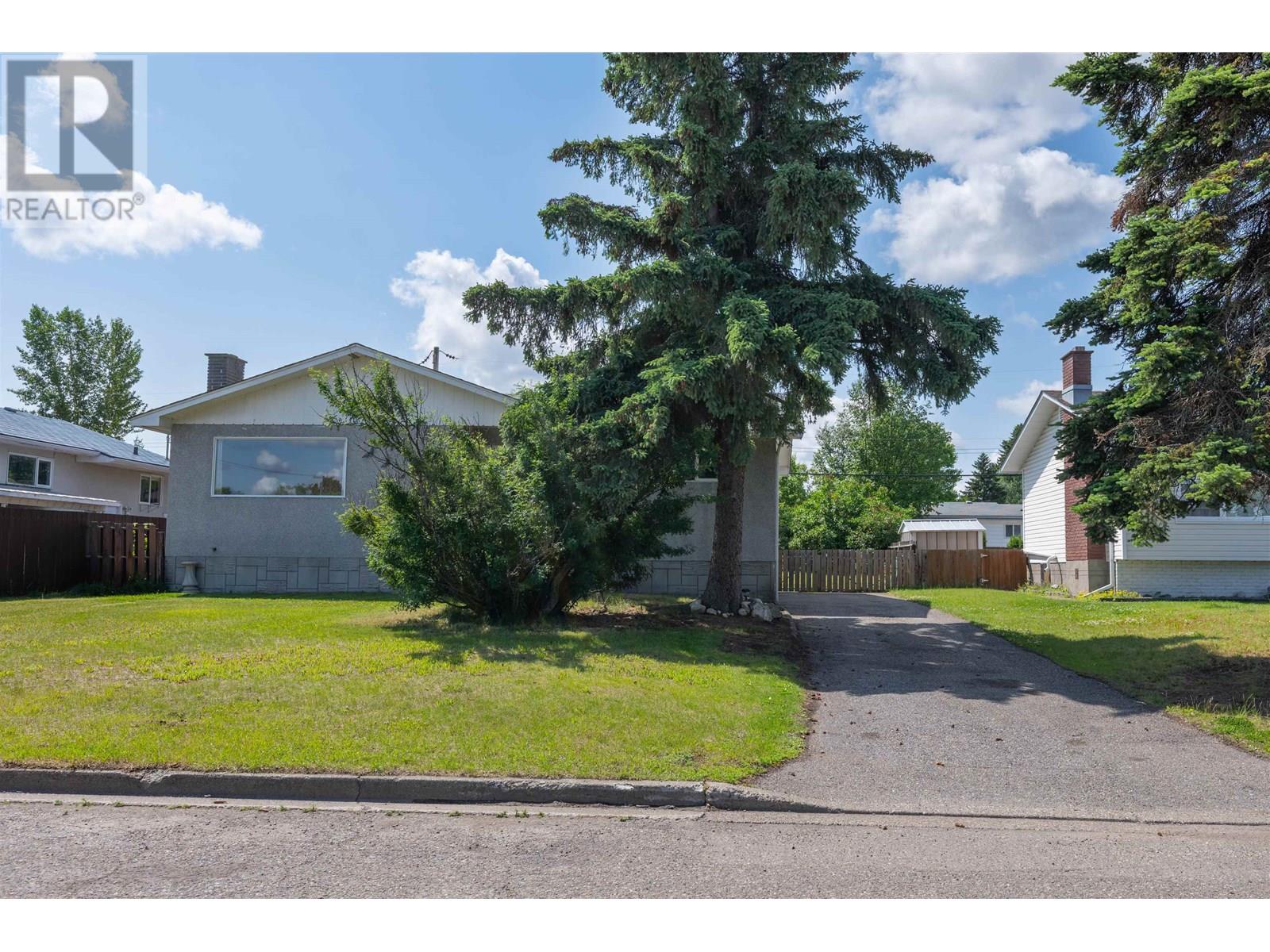 Property at 2795 FAIRVIEW CRESCENT image 2