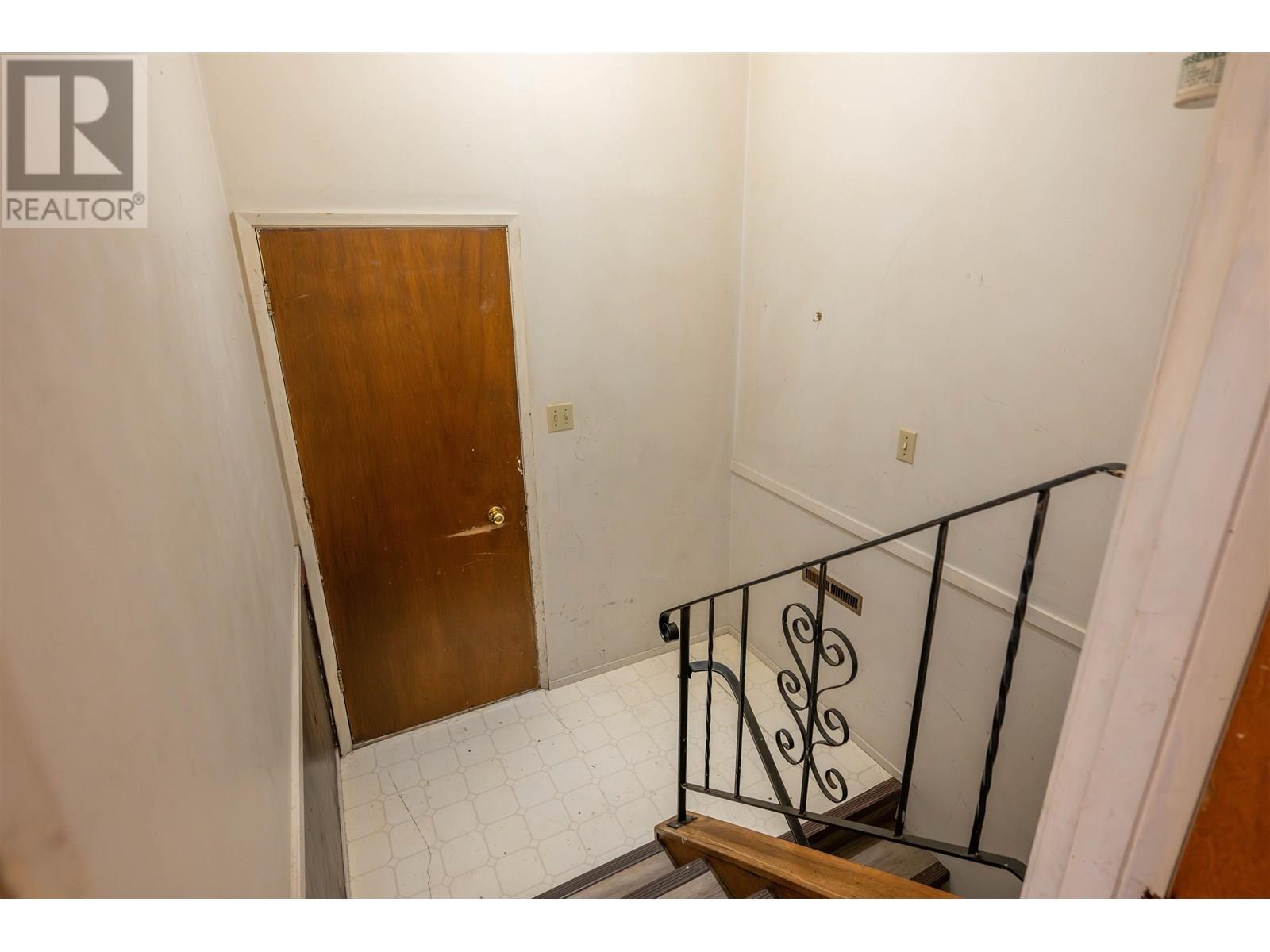 Property at 2795 FAIRVIEW CRESCENT image 4