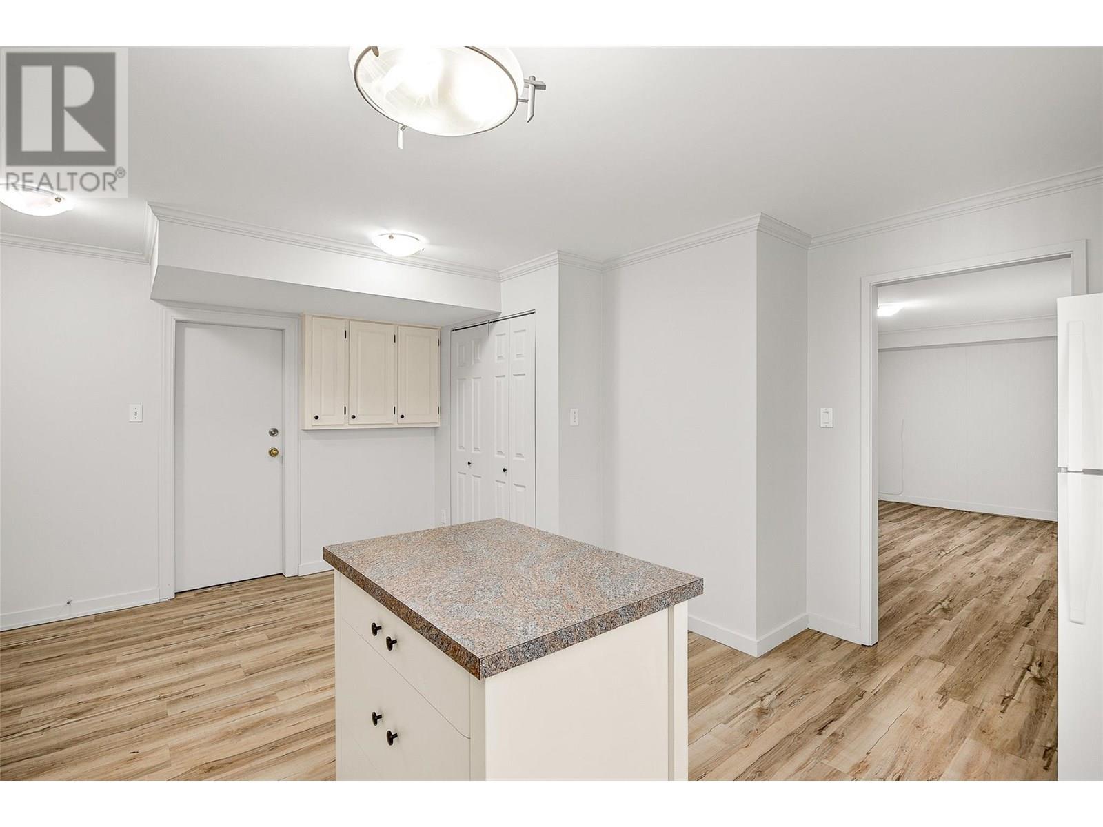 Property at 548/546 Roanoke Avenue image 2