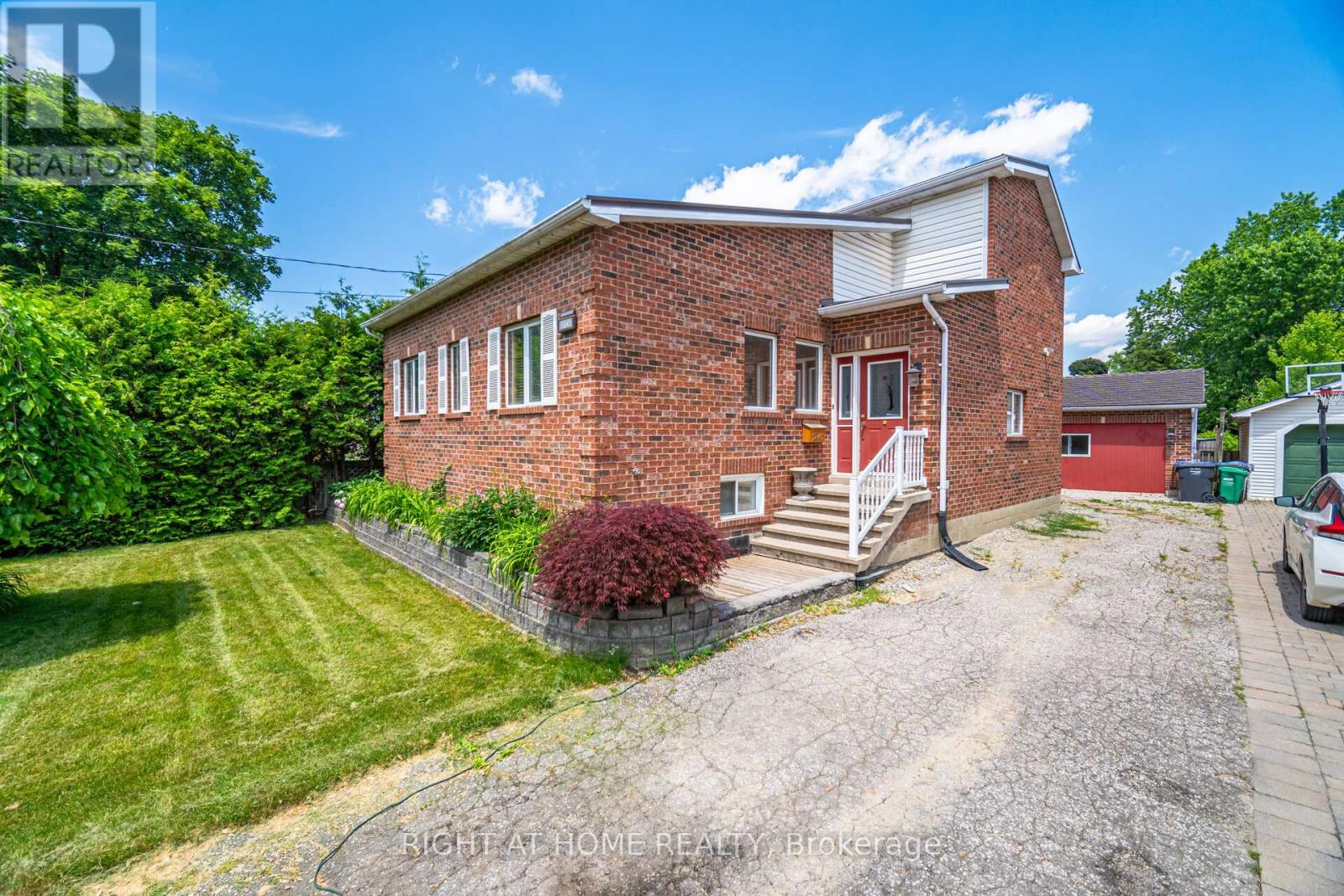 Property at 1241 LAKEBREEZE DRIVE image 1