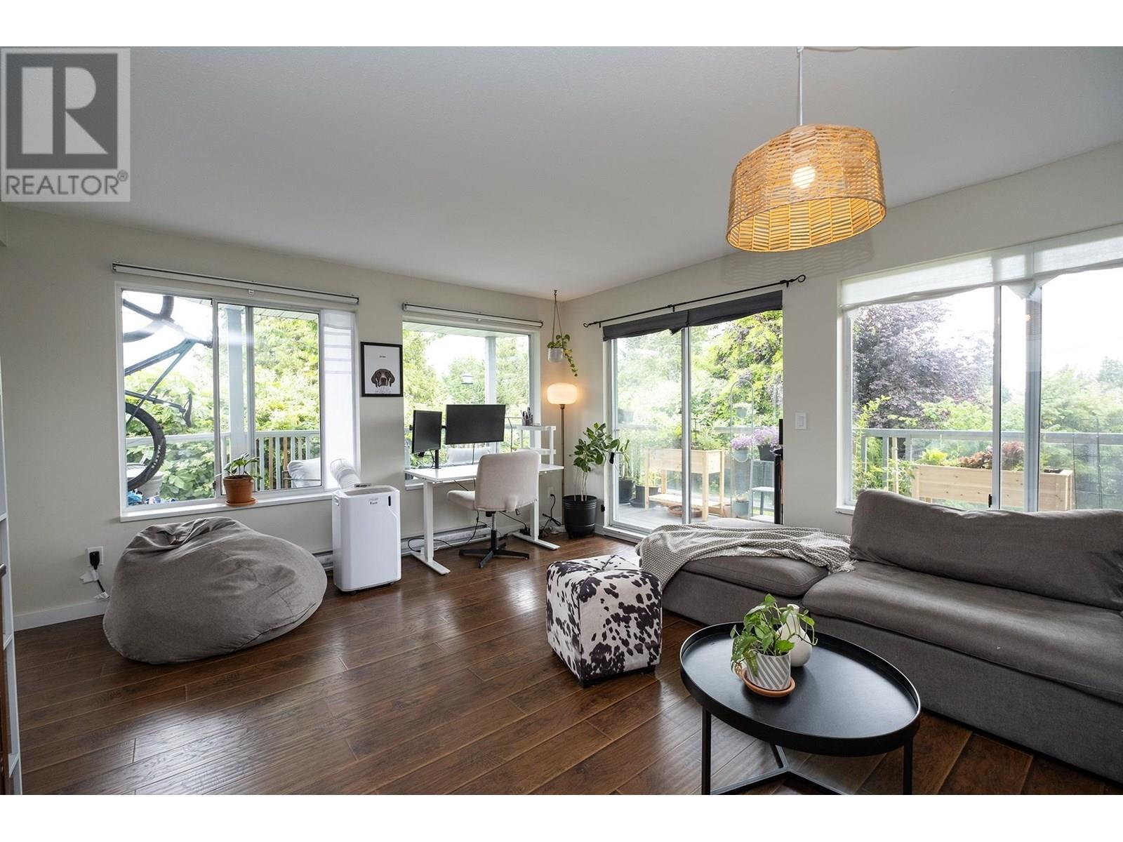 1 756 GIBSONS WAY, gibsons, British Columbia V0N1V9