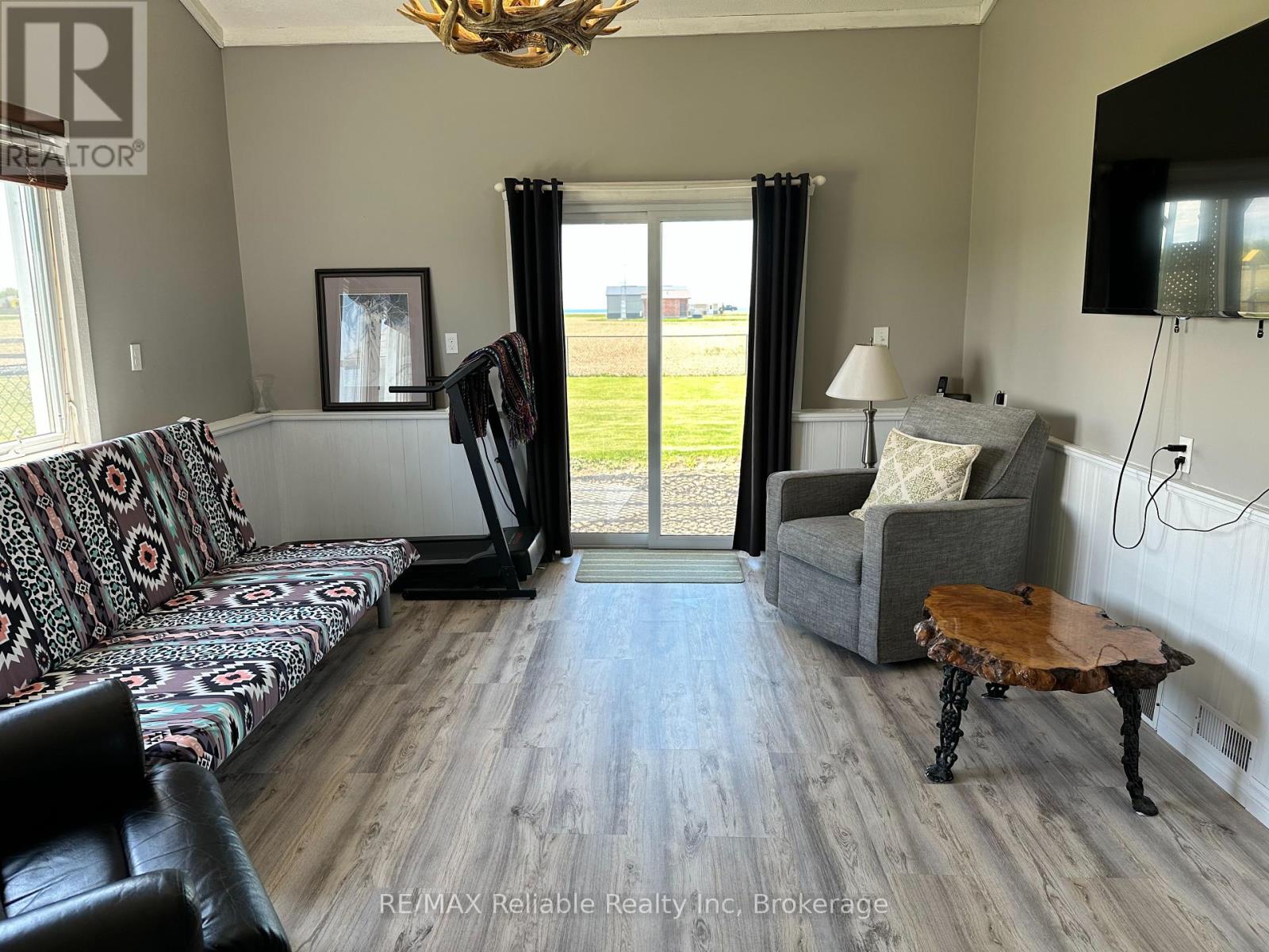 34481 Hendrick Road, Bluewater, Ontario  N0M 1N0 - Photo 16 - X12177249