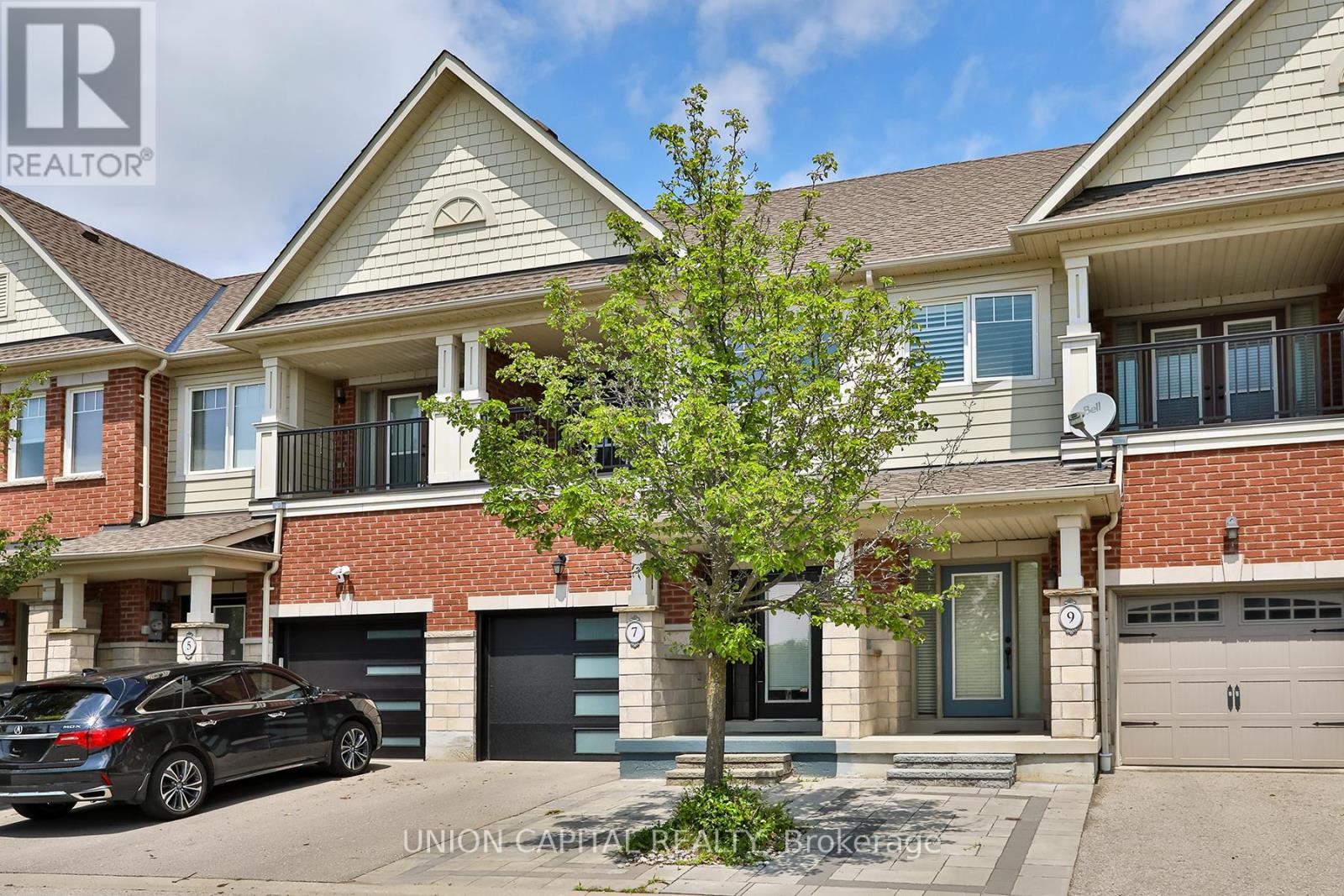 Property at 7 NORTHWEST PASSAGE image 2