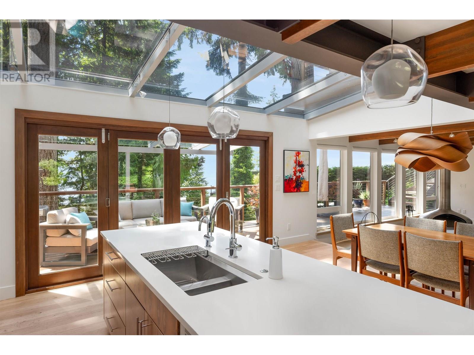 170 Sunset Drive, Lions Bay, British Columbia  V0N 2E0 - Photo 4 - R3017789