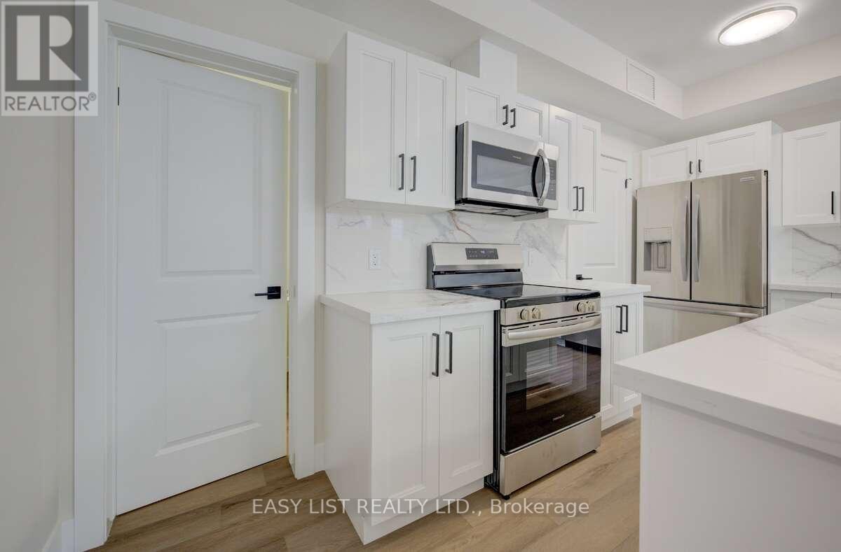 1 - 17 Peter Street, Kitchener, Ontario  N2G 3J5 - Photo 3 - X12238488