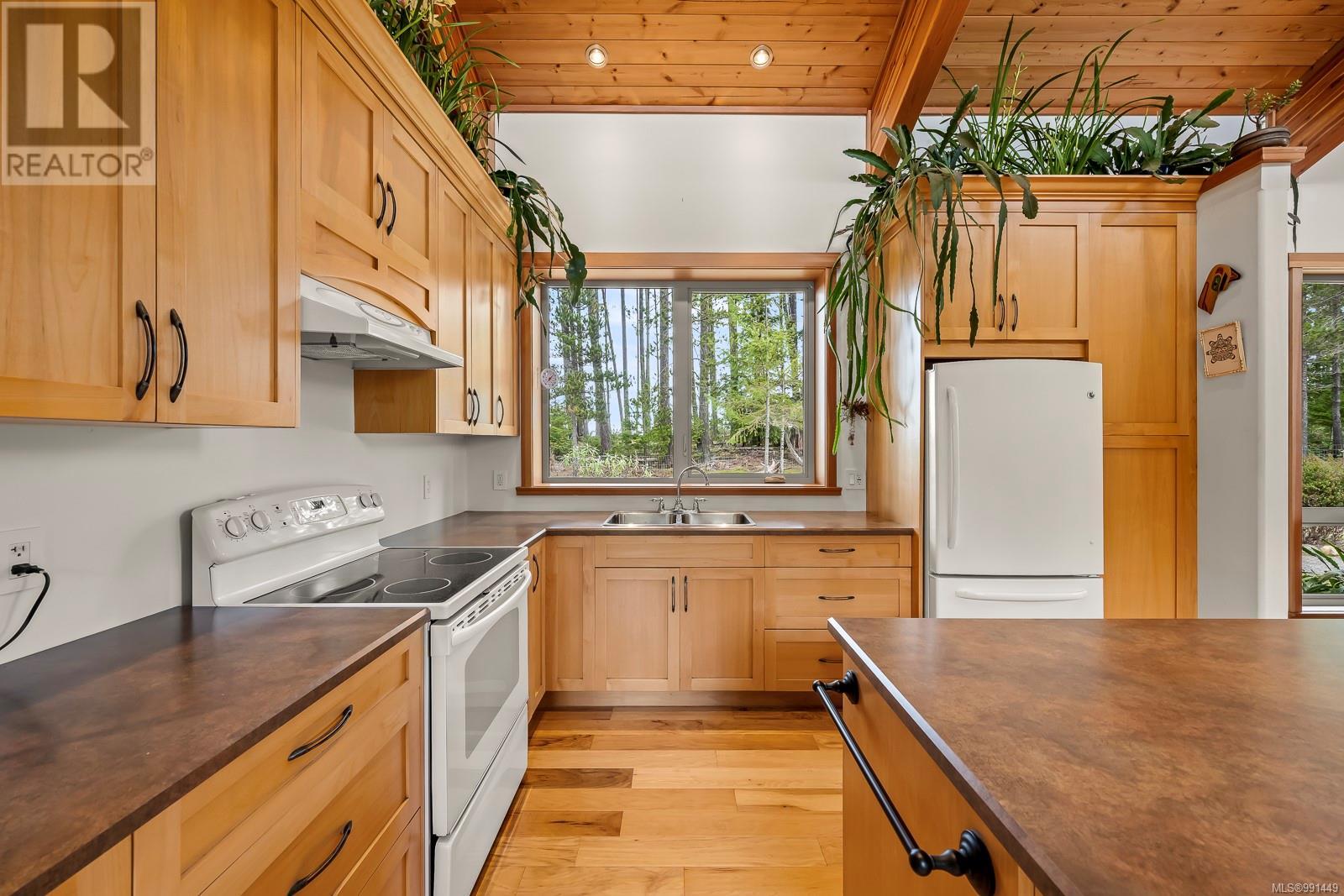 7300 The Point Rd, Denman Island, British Columbia  V0R 1T0 - Photo 19 - 991449