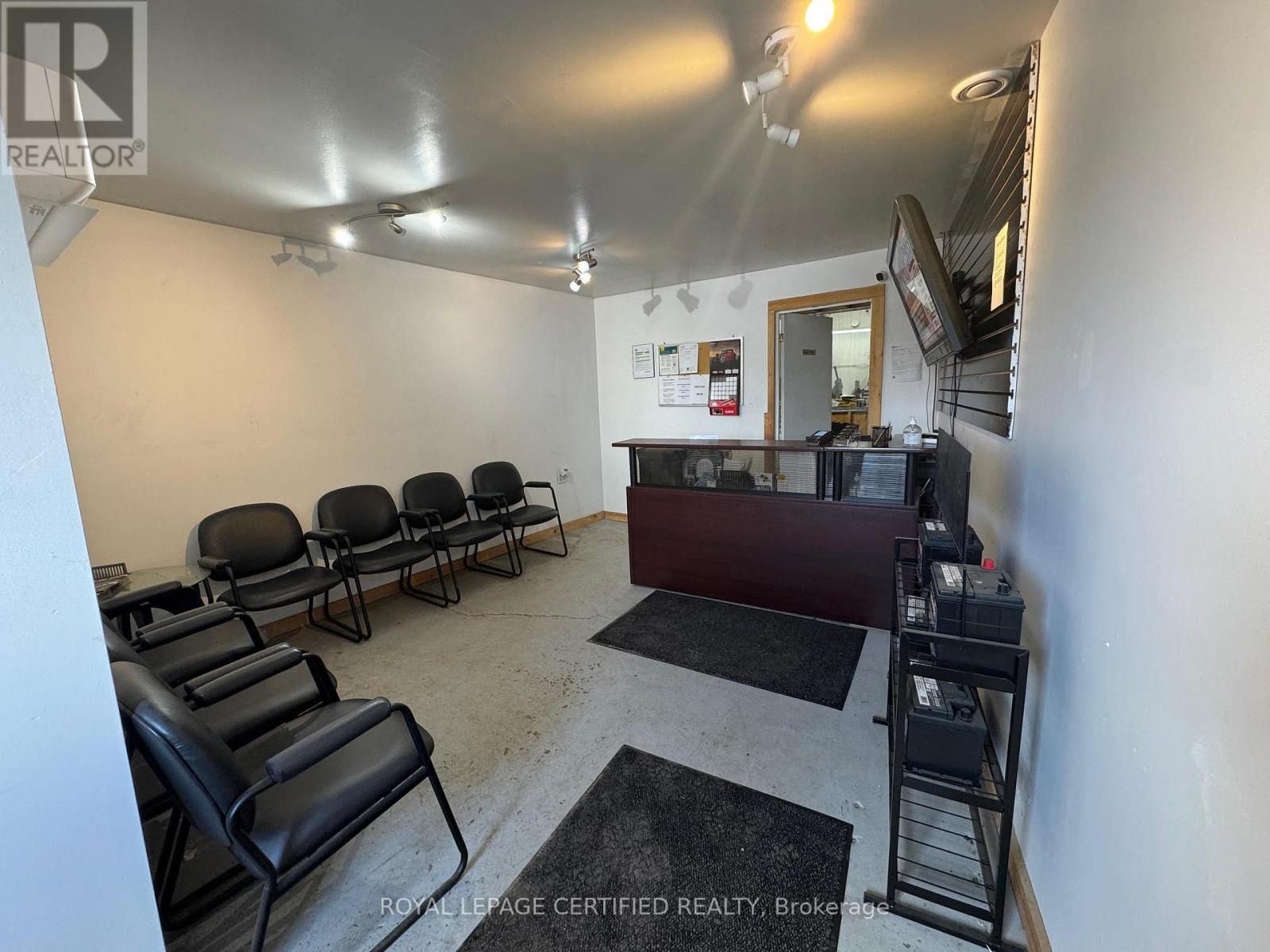 61 Mill Street, Woodstock, Ontario  N4S 2V8 - Photo 7 - X12234106