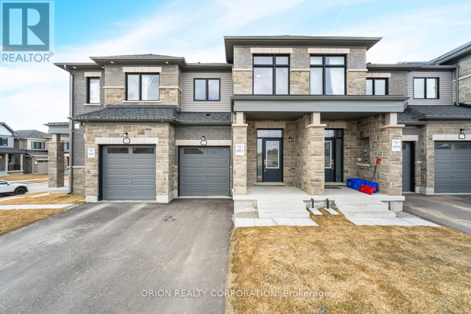 133 FENCHURCH MANOR, Barrie, Ontario