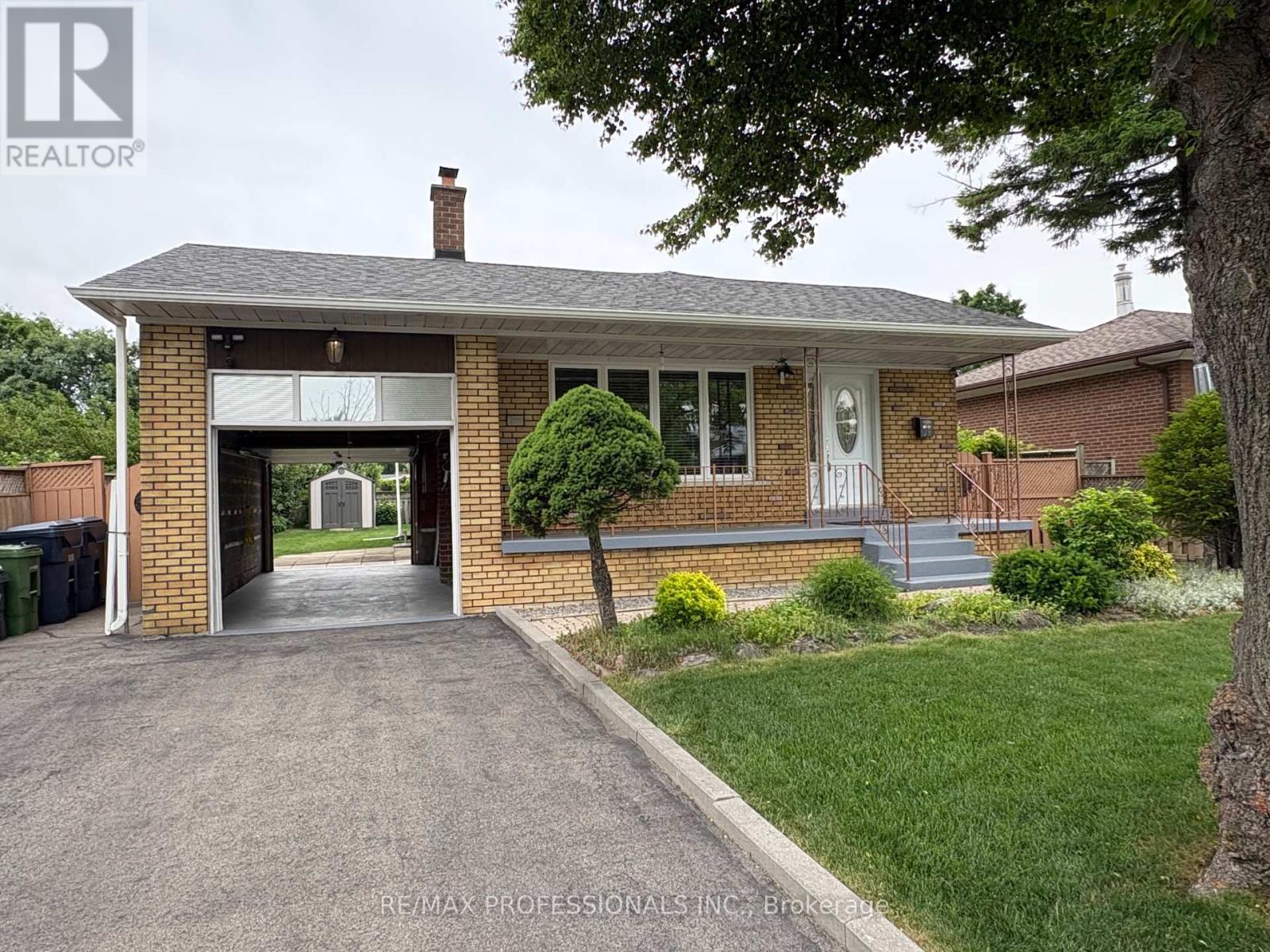 Property at 28 SUMMERFIELD CRESCENT image 3