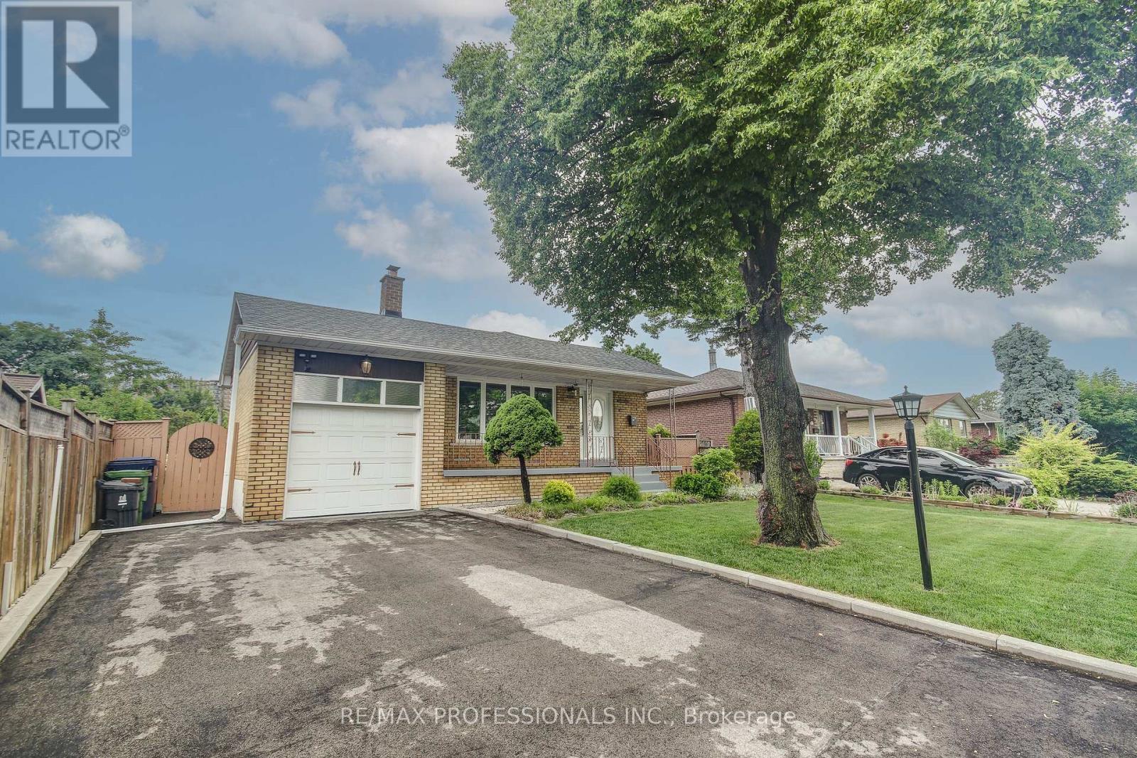 Property at 28 SUMMERFIELD CRESCENT image 4