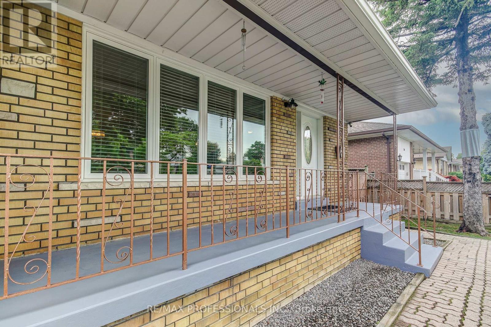 Property at 28 SUMMERFIELD CRESCENT image 5