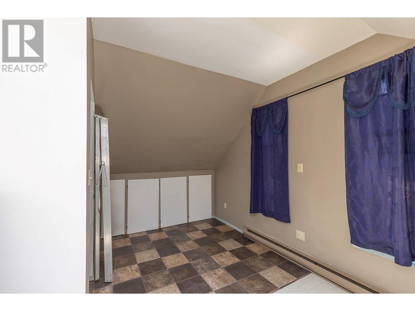 Property at 6602/6594 Goose Lake Road image 3