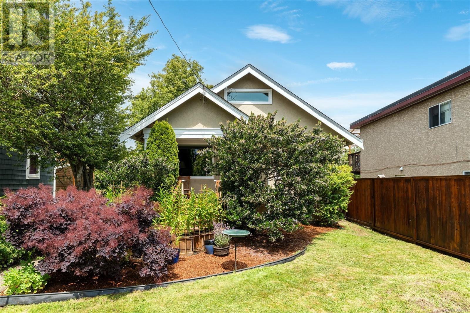Property at 1484 Edgeware Rd image 2
