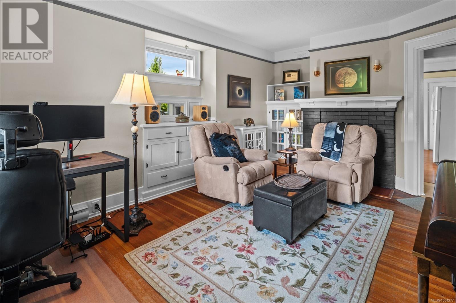 Property at 1484 Edgeware Rd image 3