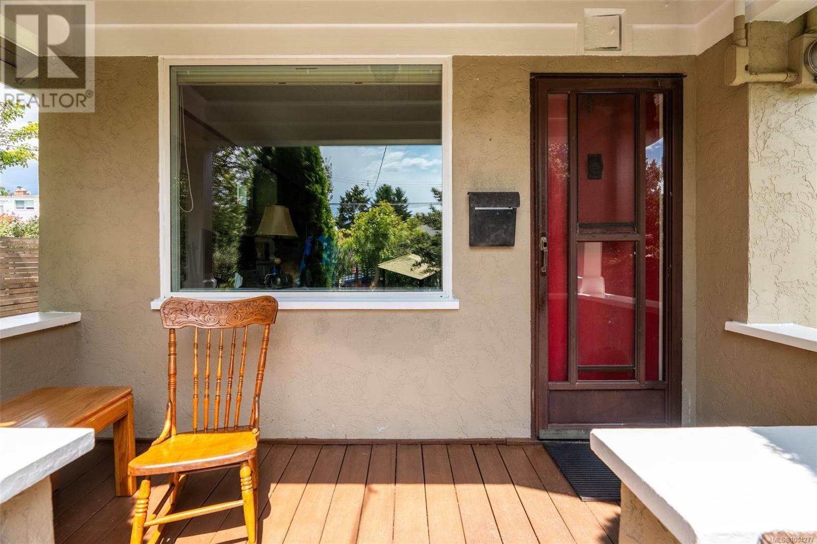 Property at 1484 Edgeware Rd image 4
