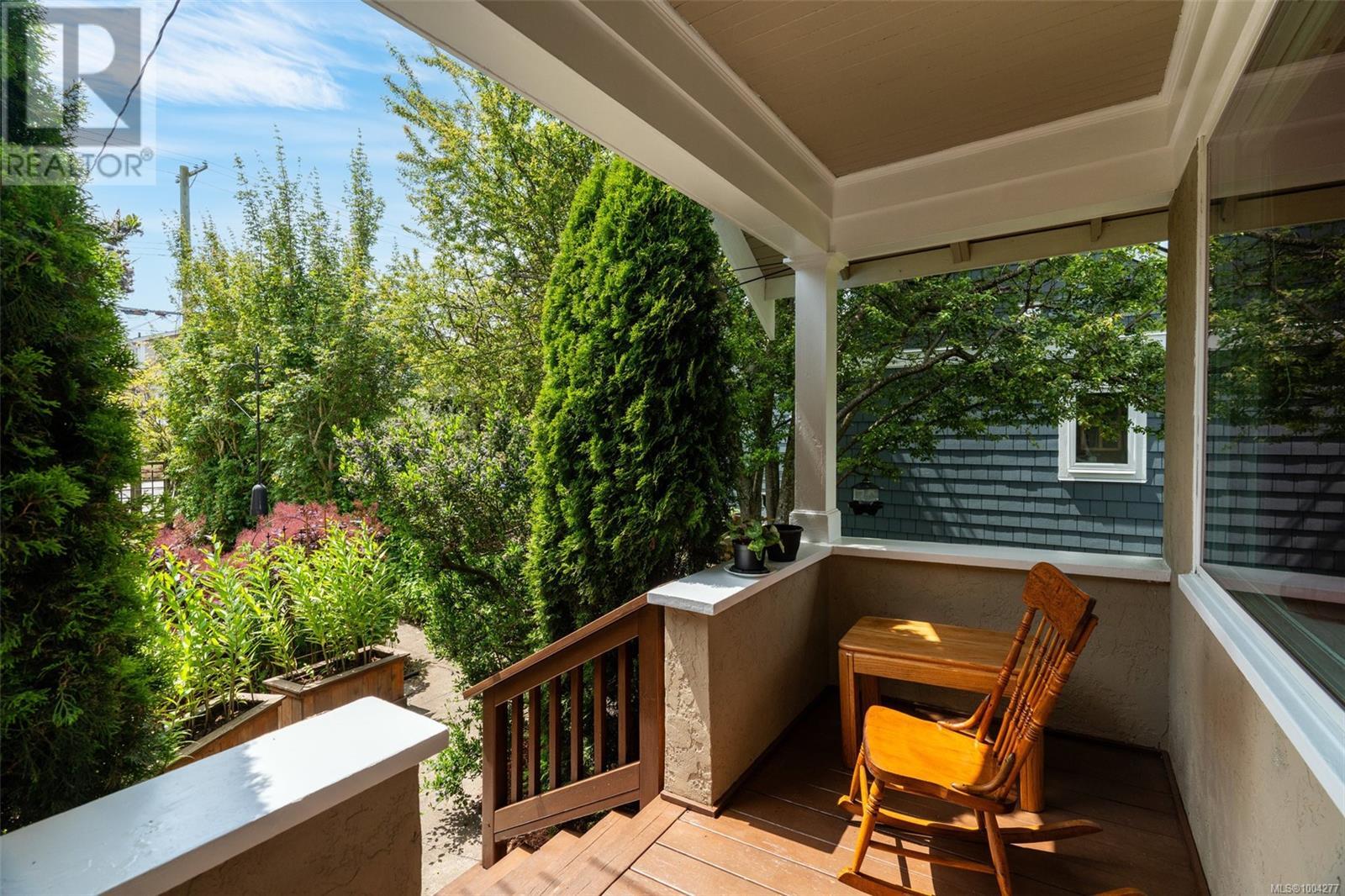 Property at 1484 Edgeware Rd image 5
