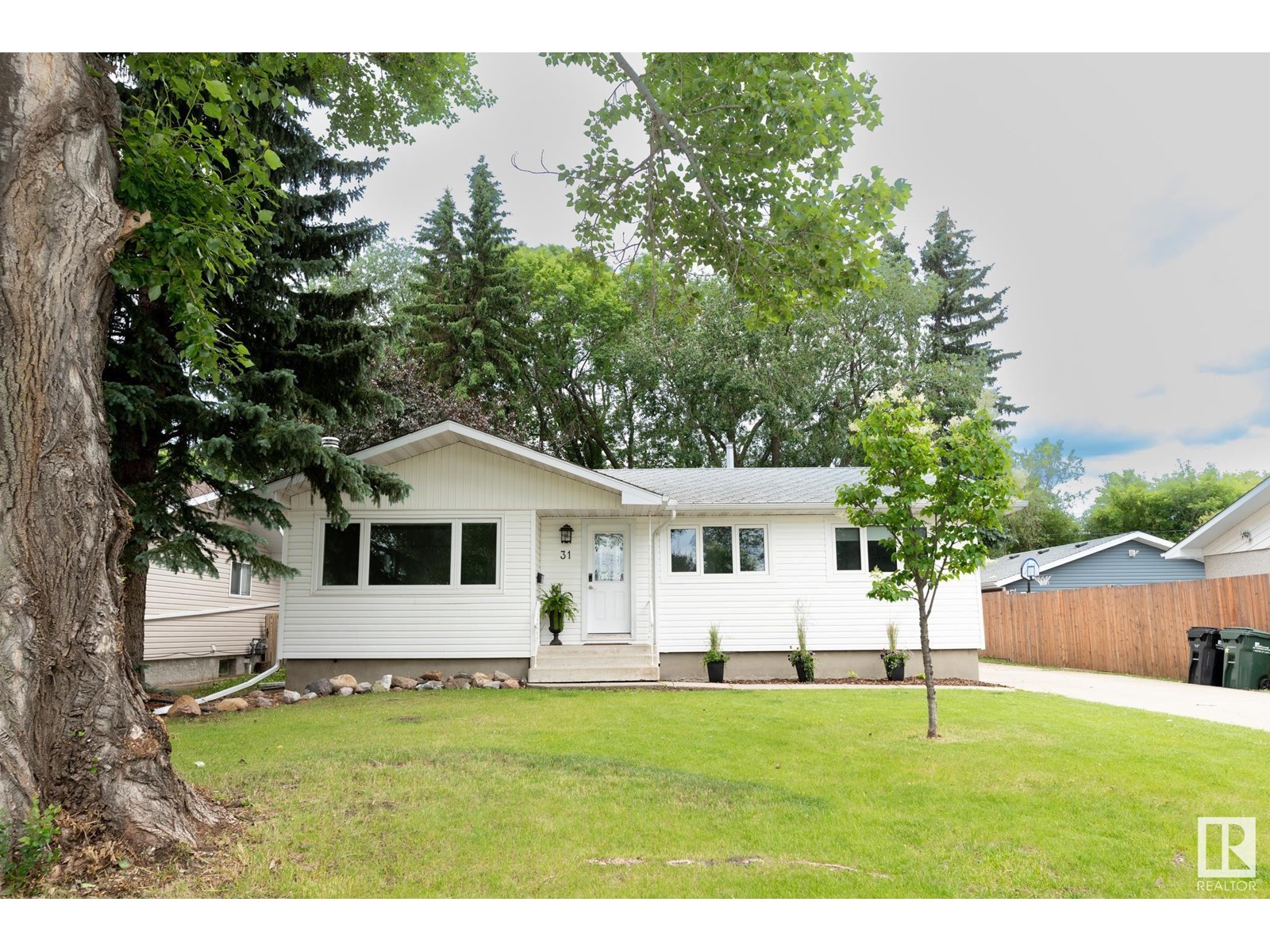 Property at 31 Pine ST image 1