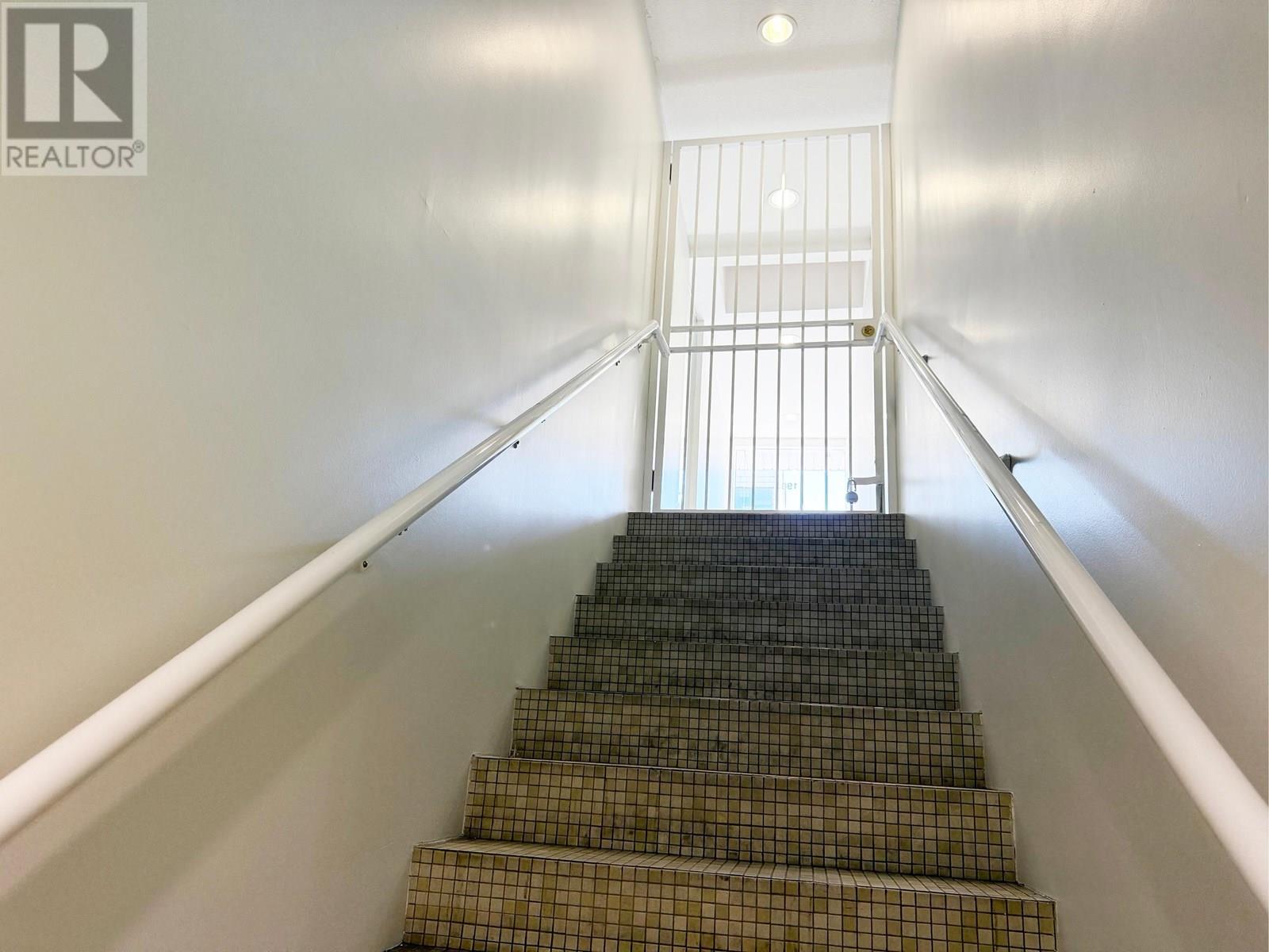 1933 W Broadway, Vancouver, British Columbia  V6J 1Z3 - Photo 3 - C8069904