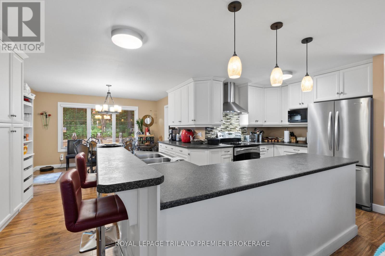 7710 Clayton Street, Lambton Shores, Ontario  N0M 2L0 - Photo 10 - X12238095