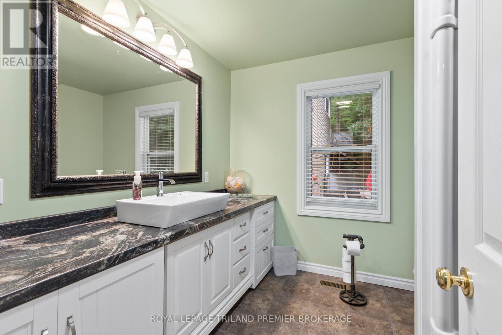 7710 Clayton Street, Lambton Shores, Ontario  N0M 2L0 - Photo 19 - X12238095