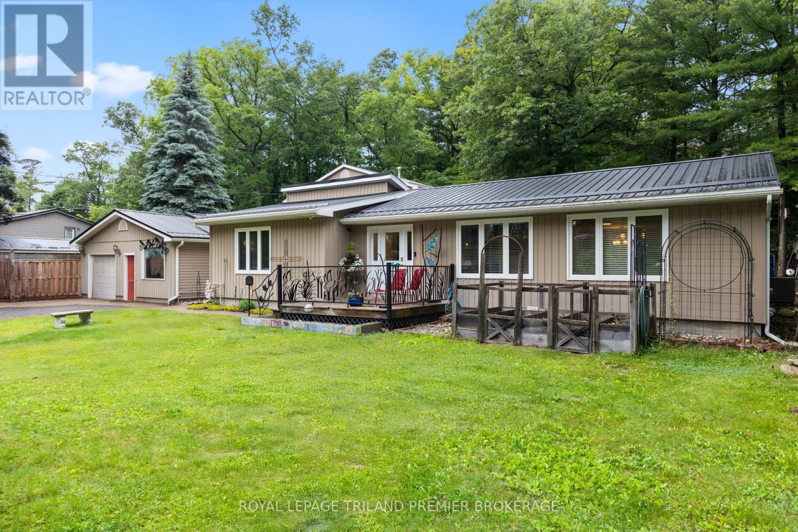 7710 Clayton Street, Lambton Shores, Ontario  N0M 2L0 - Photo 3 - X12238095