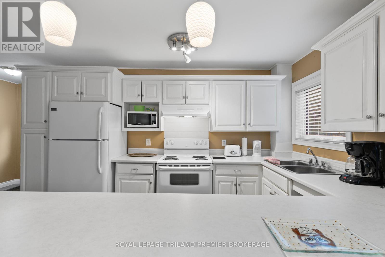 7710 Clayton Street, Lambton Shores, Ontario  N0M 2L0 - Photo 33 - X12238095