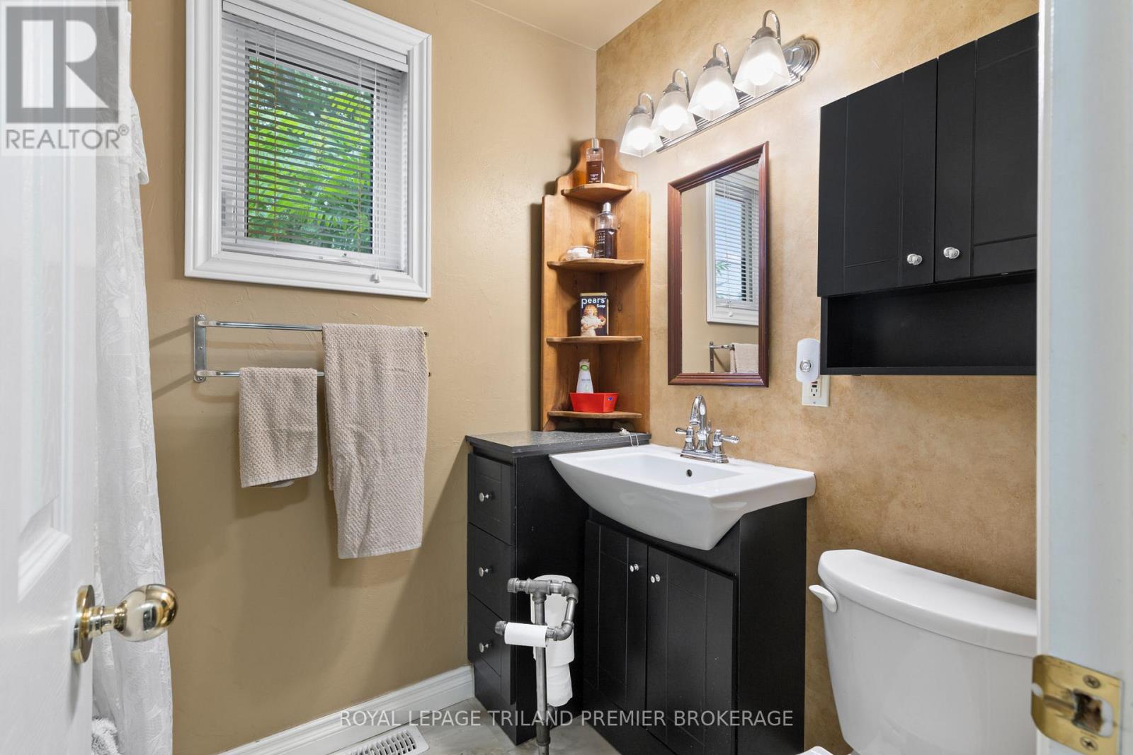 7710 Clayton Street, Lambton Shores, Ontario  N0M 2L0 - Photo 38 - X12238095