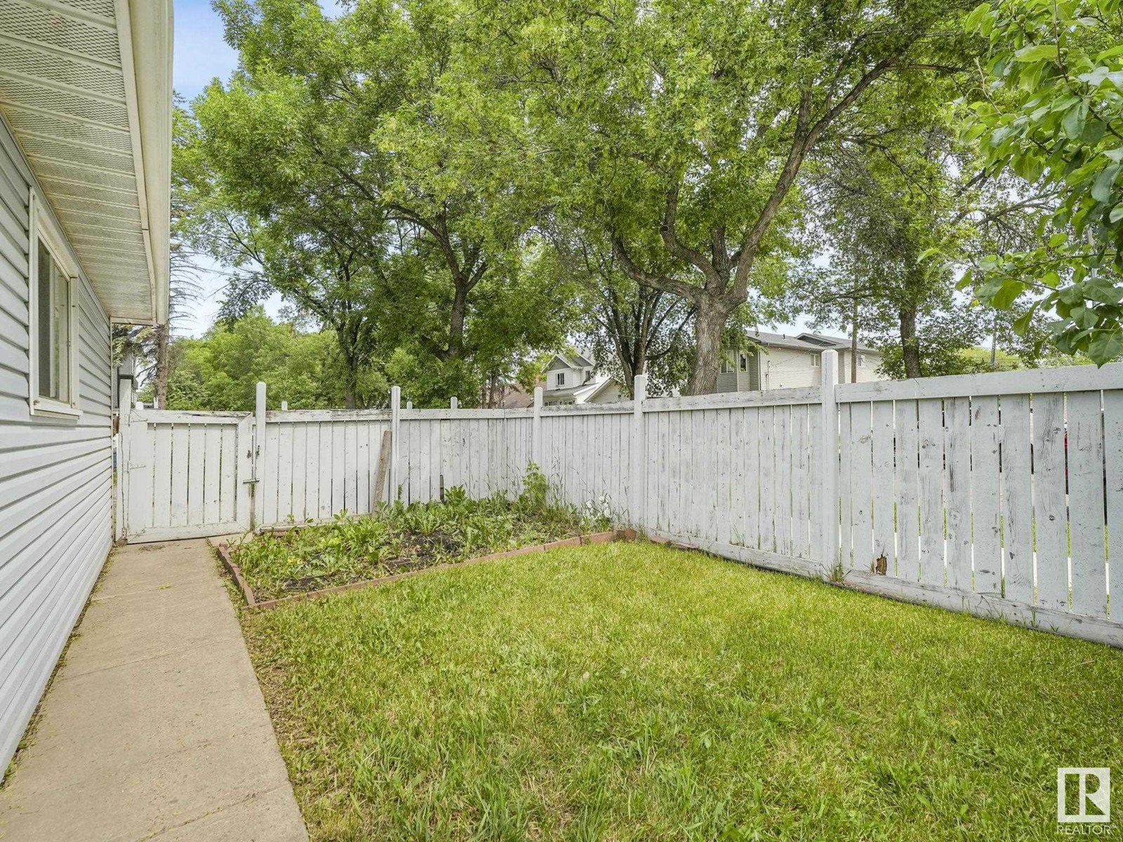 Property at 11604 127 AV NW image 1
