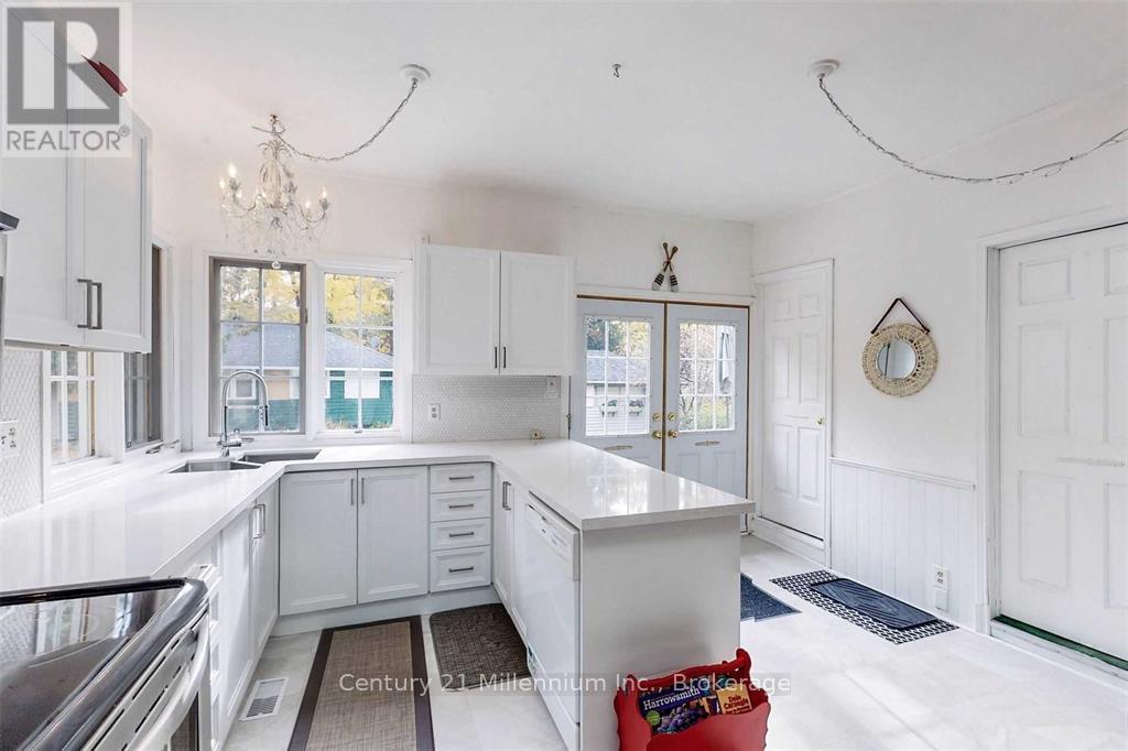 19 Hastings Avenue, Tiny, Ontario  L0L 1P0 - Photo 10 - S12216672