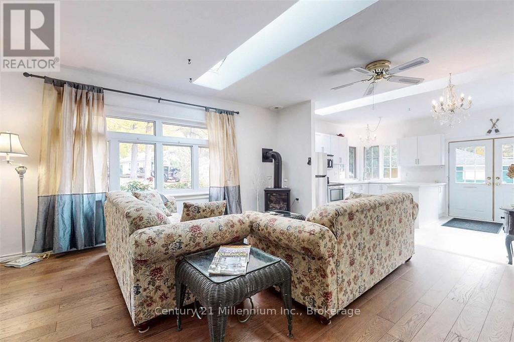 19 Hastings Avenue, Tiny, Ontario  L0L 1P0 - Photo 13 - S12216672