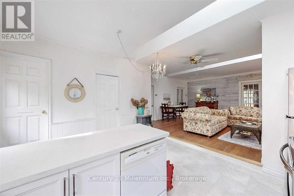 19 Hastings Avenue, Tiny, Ontario  L0L 1P0 - Photo 12 - S12216672