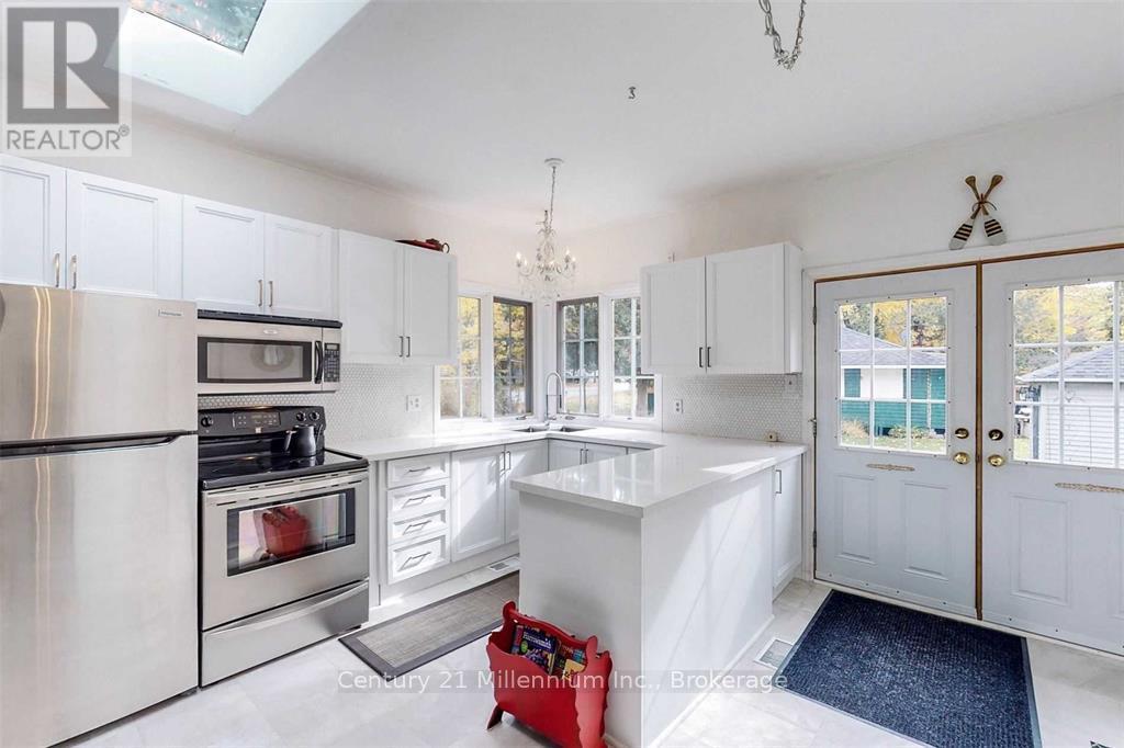 19 Hastings Avenue, Tiny, Ontario  L0L 1P0 - Photo 6 - S12216672