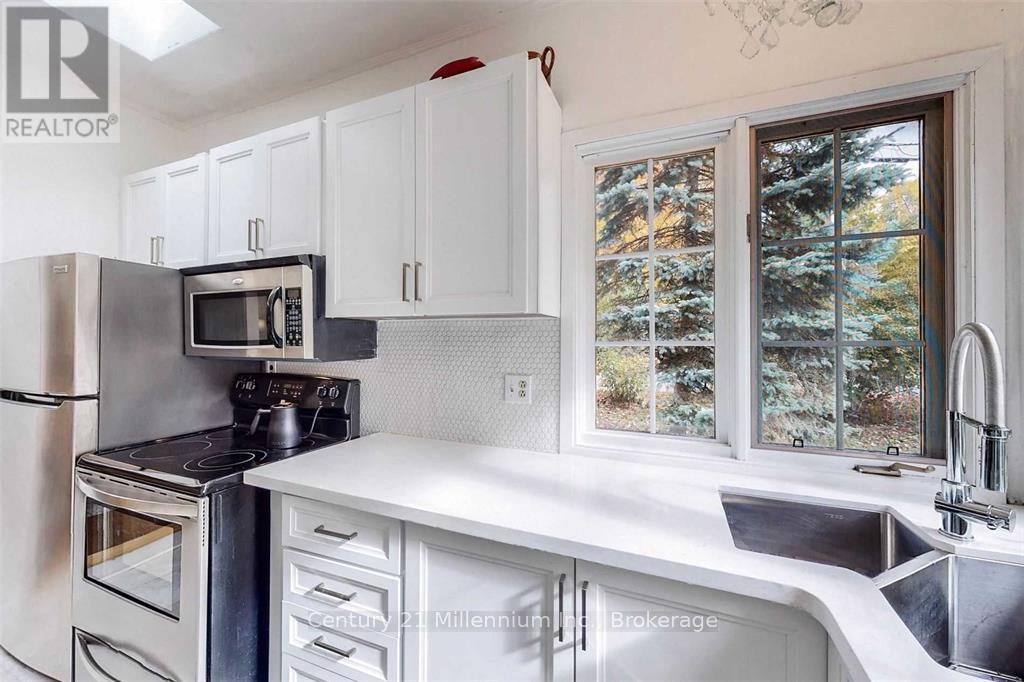 19 Hastings Avenue, Tiny, Ontario  L0L 1P0 - Photo 7 - S12216672