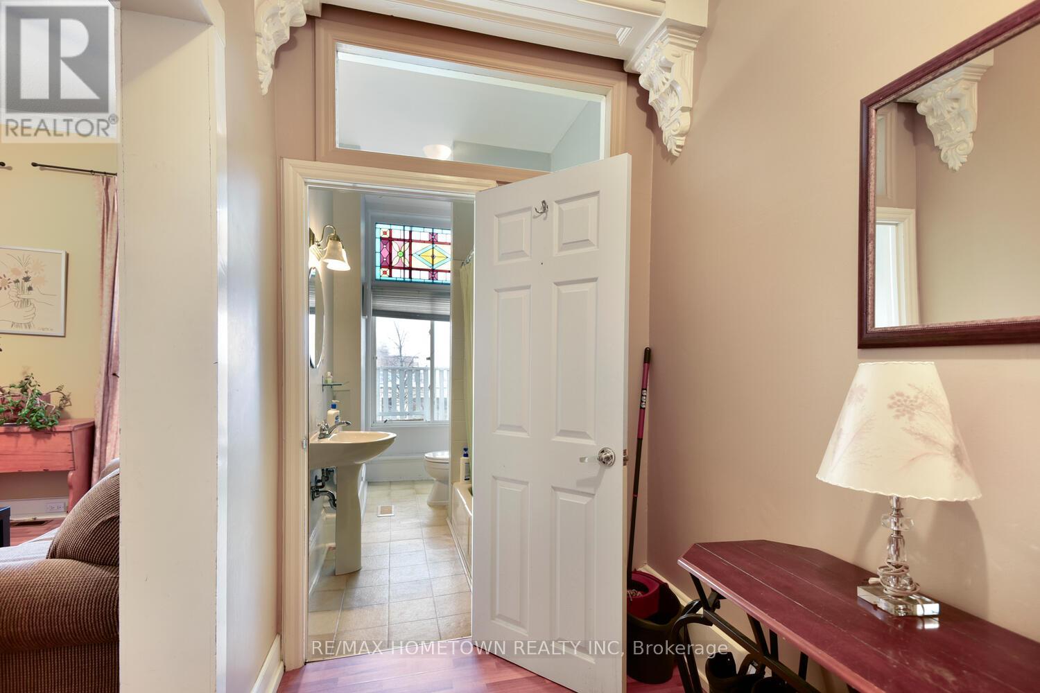 64 King Street E, Brockville, Ontario  K6V 1B3 - Photo 30 - X12049452
