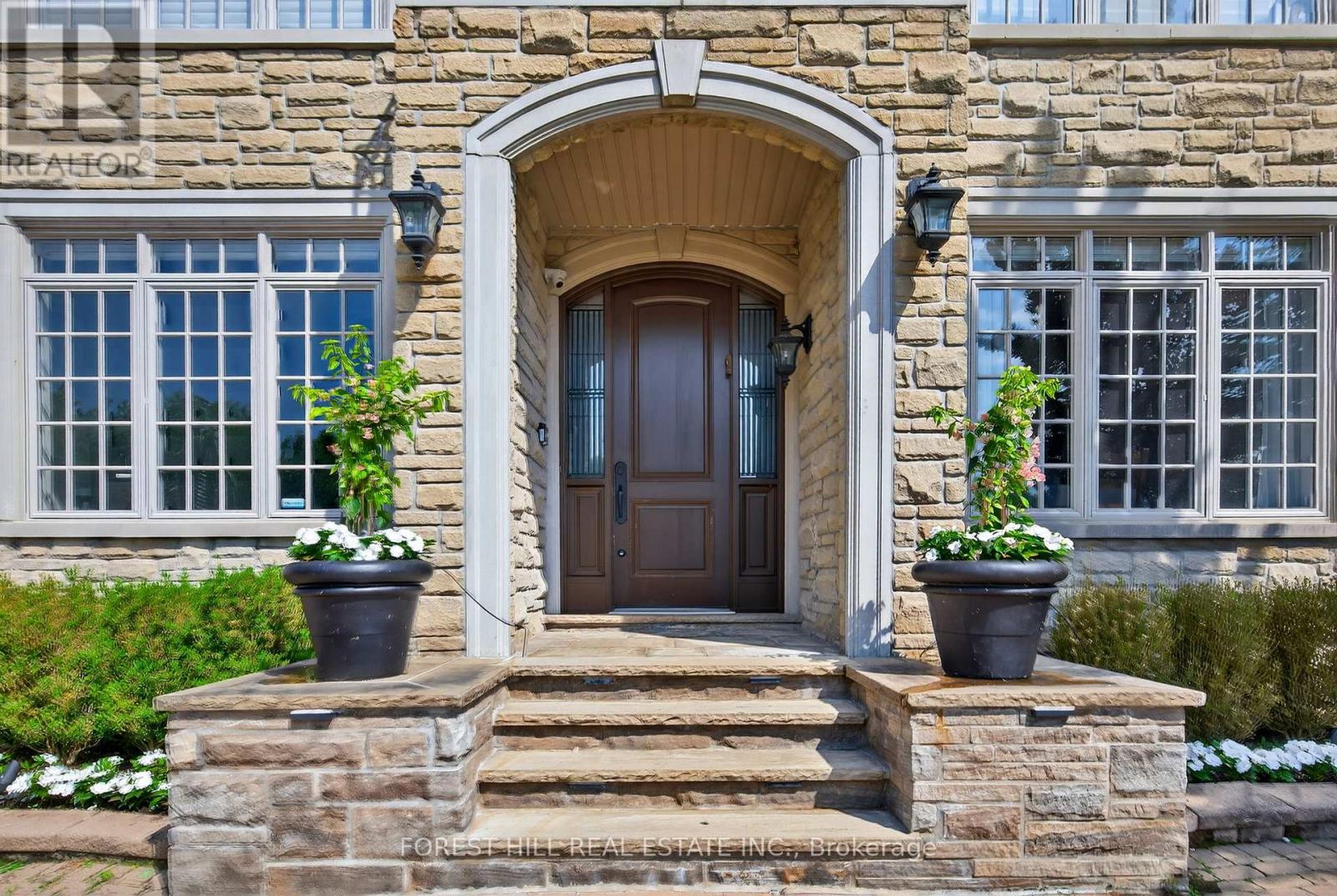 Property at 110 COOK'S MILL CRESCENT image 3