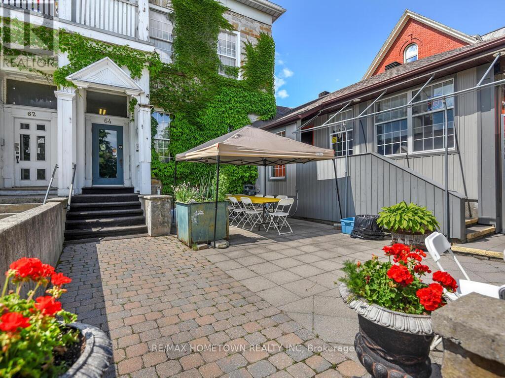 64 King Street E, Brockville, Ontario  K6V 1B3 - Photo 2 - X12049452