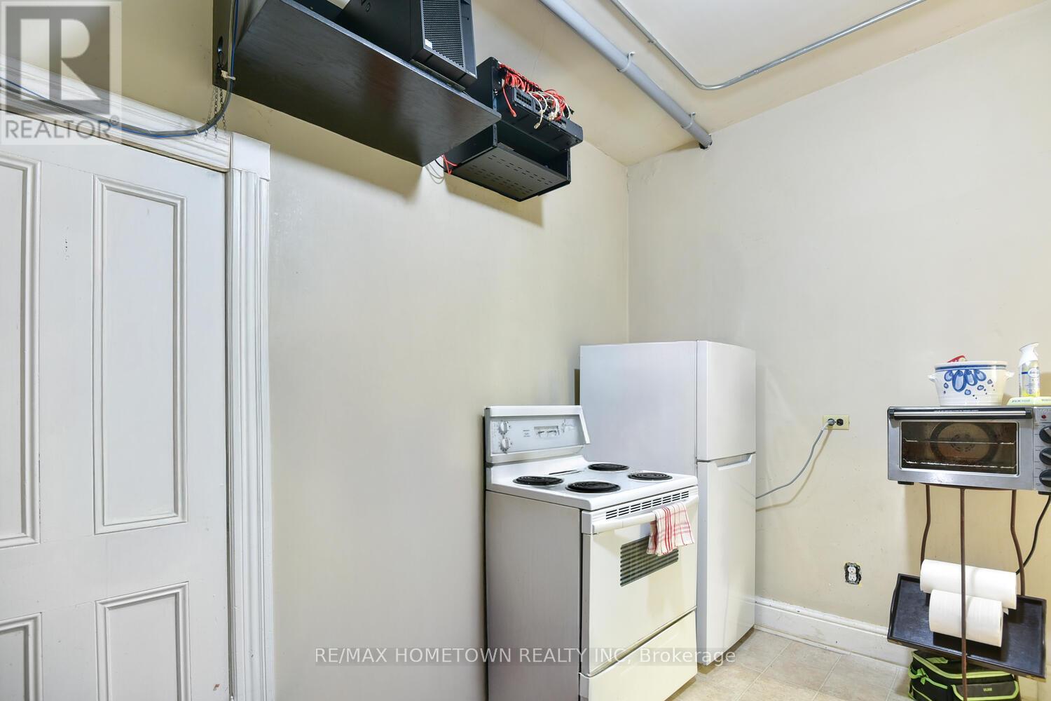 64 King Street E, Brockville, Ontario  K6V 1B3 - Photo 42 - X12049452