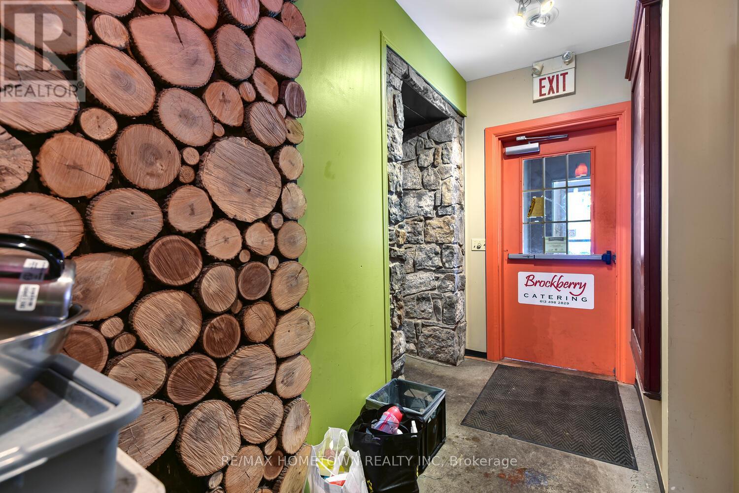 64 King Street E, Brockville, Ontario  K6V 1B3 - Photo 17 - X12049452