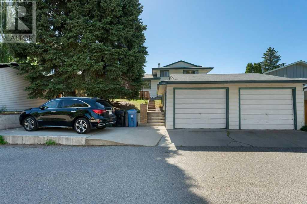 Property at 980 Canaveral Crescent SW image 3