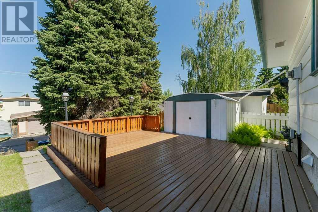 Property at 980 Canaveral Crescent SW image 5