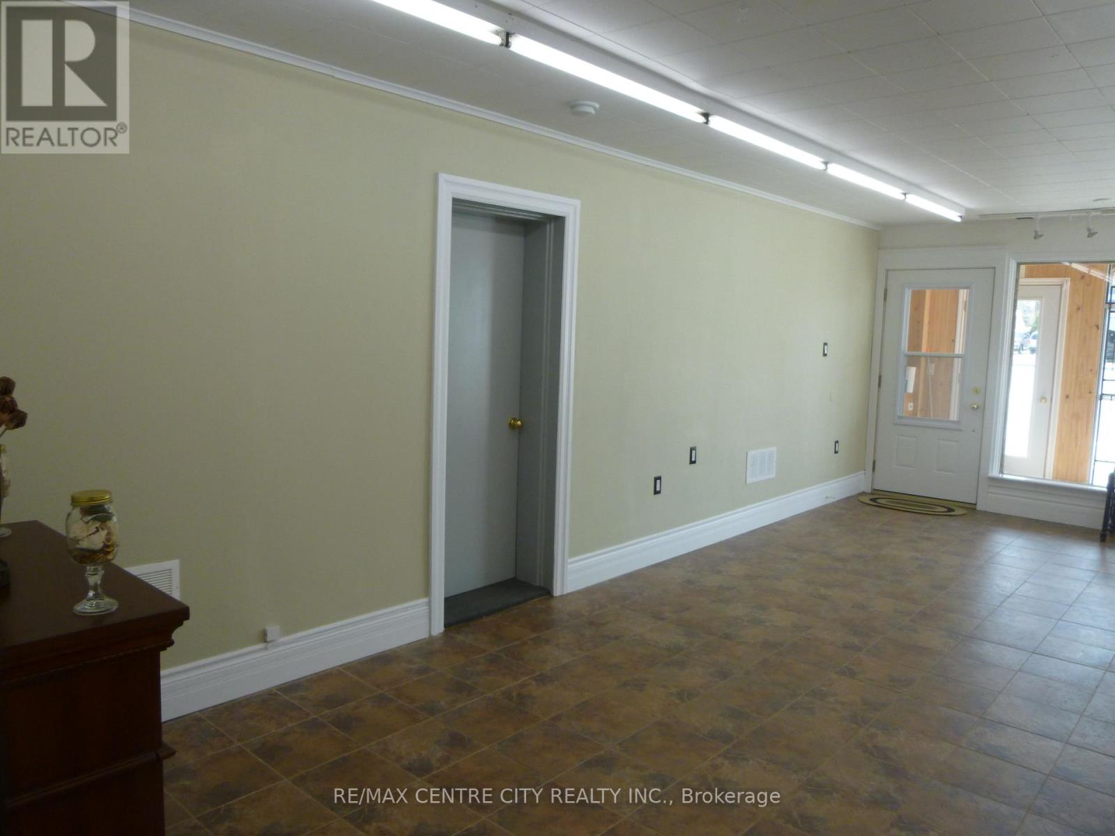 2349 Main Street, London South, Ontario  N6P 1A7 - Photo 31 - X12238725