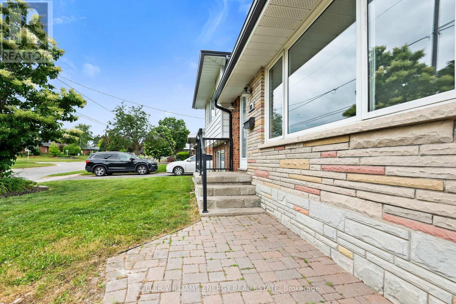 569 Gibbons Street, Oshawa, Ontario  L1J 4Z7 - Photo 6 - E12238740