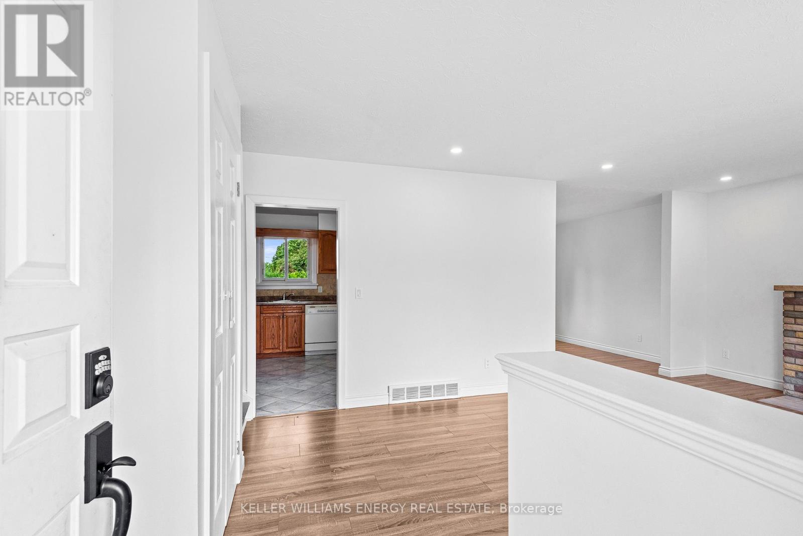 569 Gibbons Street, Oshawa, Ontario  L1J 4Z7 - Photo 8 - E12238740