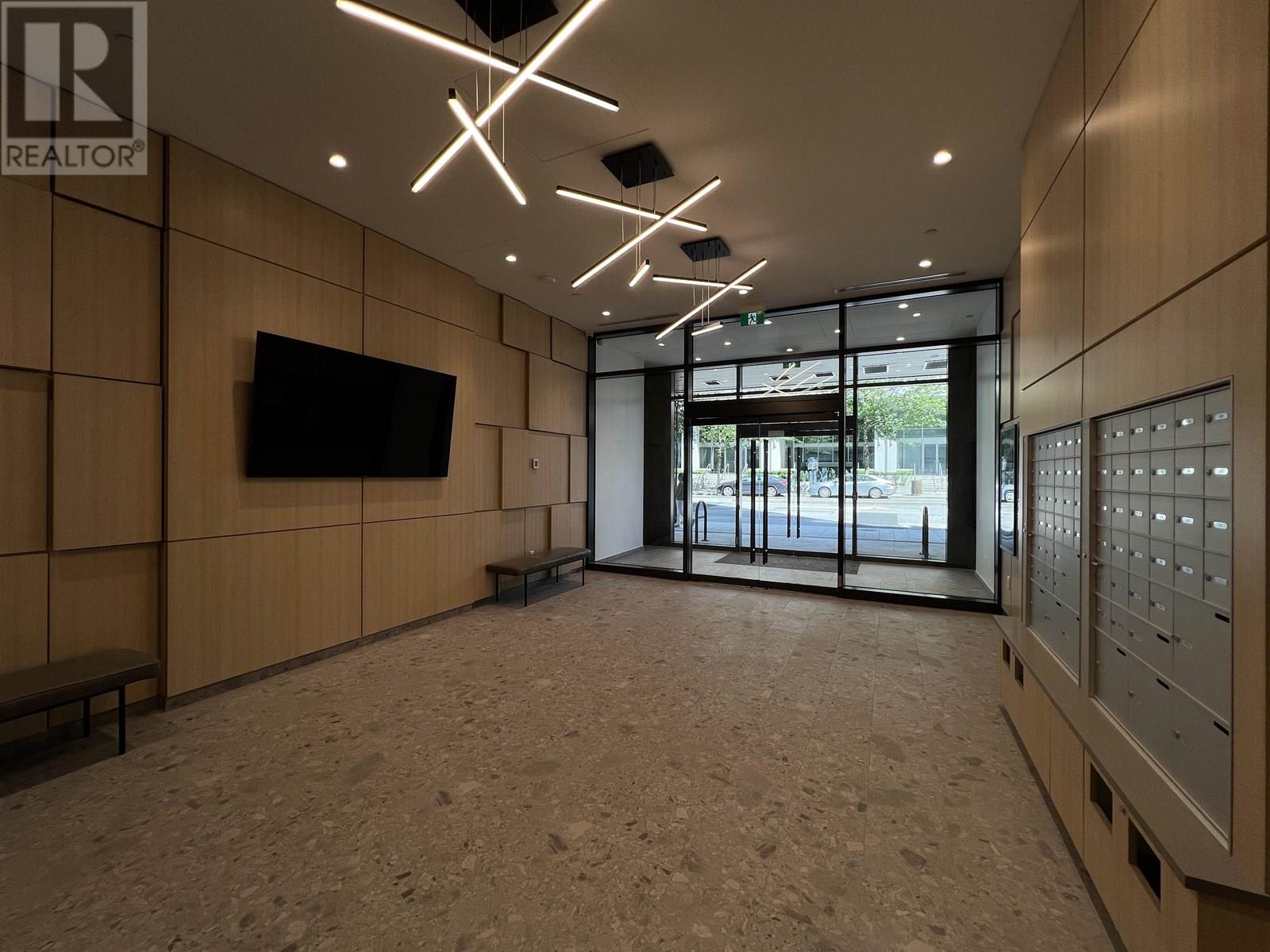 601 2992 Glen Drive, Coquitlam, British Columbia V3B 0B2 - Photo 12 - C8070169